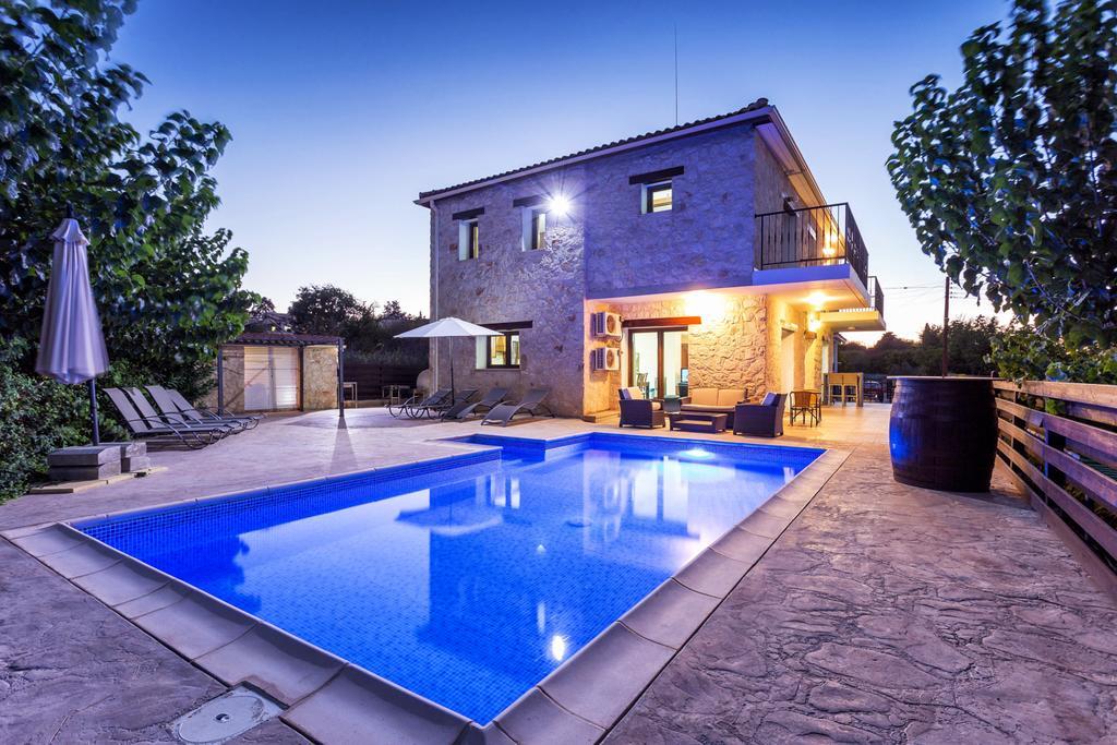 Villa Nikolina Dhrousha Exterior photo